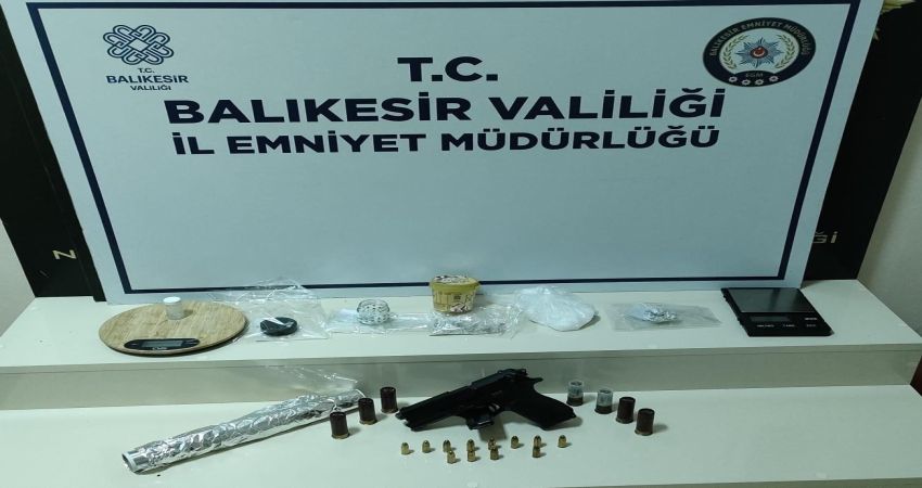 BANDIRMA’DA UYUŞTURUCU OPERASYONU Balıkesir’in Bandırma ilçesinde Narkotik Suçlarla Mücadele Birimi tarafından düzenlenen operasyon