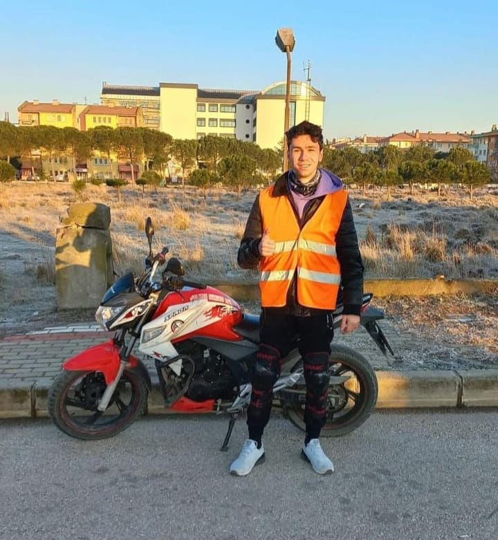 Balıkesir’in Bandırma ilçesinde meydana gelen tek taraflı motosiklet kazasında motosiklet