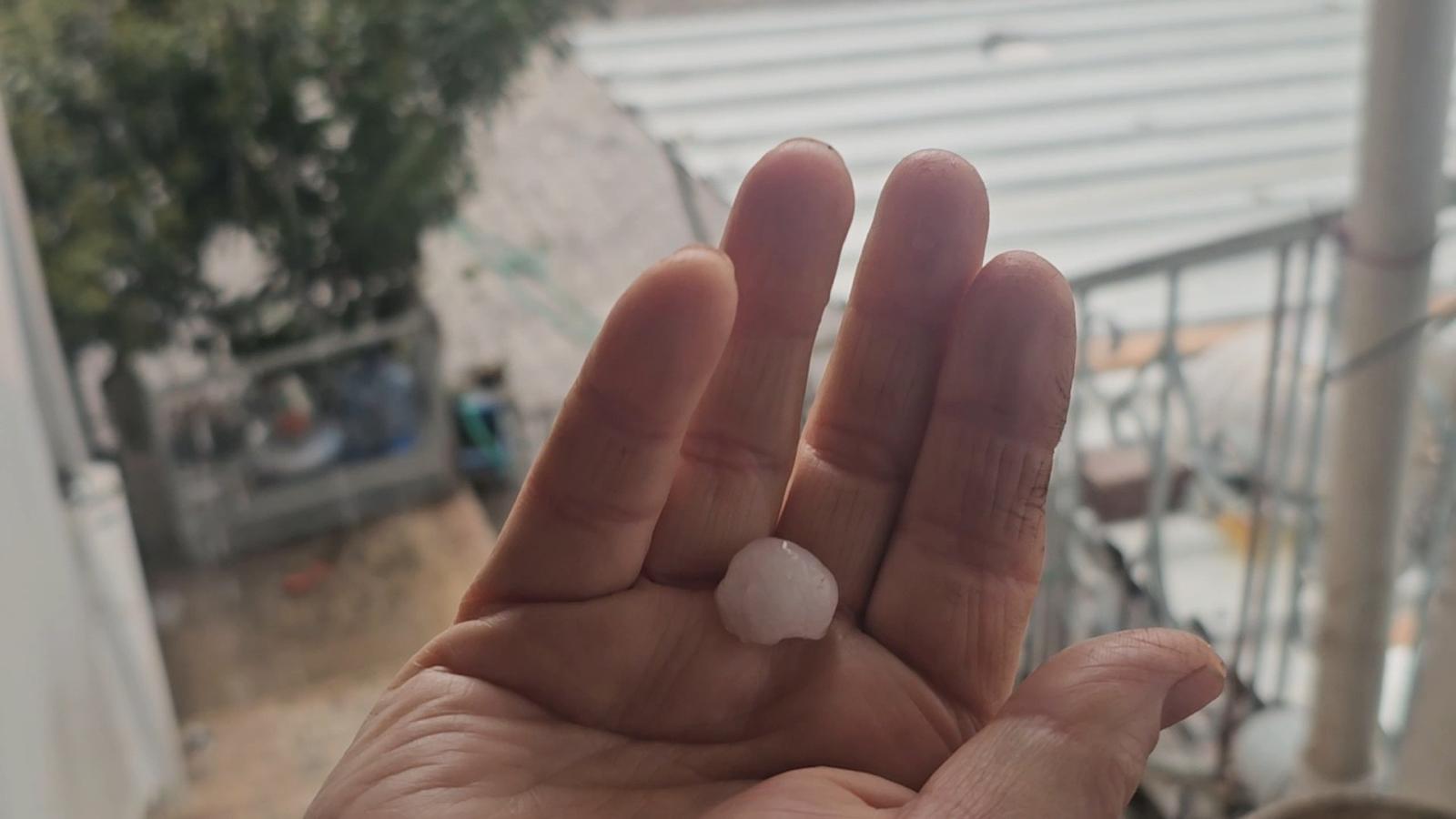 Bandırma’da şiddetli rüzgar ve dolu yağışı etkili oldu Balıkesir’in Bandırma ilçesinde sabah saatlerinde şiddetli rüzgar ve dolu yağışı