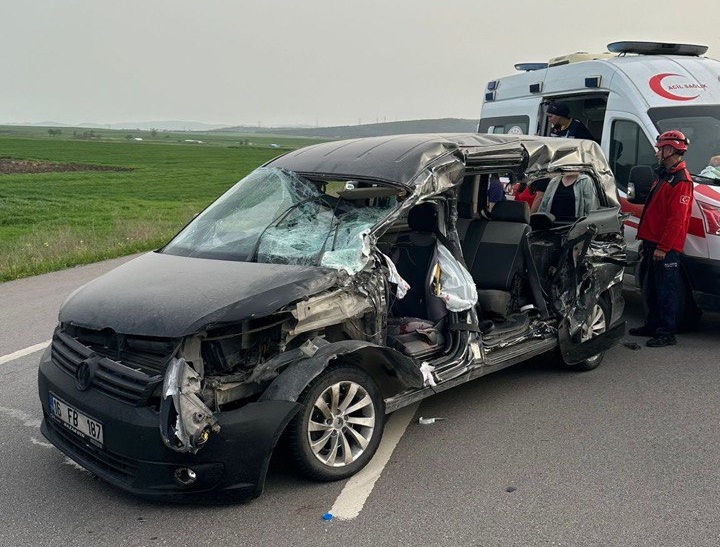 Gönen’de trafik kazasında 1 kişi hayatını kaybetti, 3 kişi yaralandı Balıkesir’in Gönen ilçesinde meydana gelen trafik kazasında 1 kişi hayatını