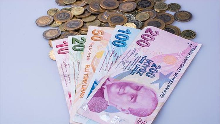 Parayı mevduata yatıracaklar dikkat! Şube ve internet bankacılığı arasında faiz farkı Bankalar mevduat faizlerindeki oranları sık sık değiştiriyor. İnternet bankacılığı ile