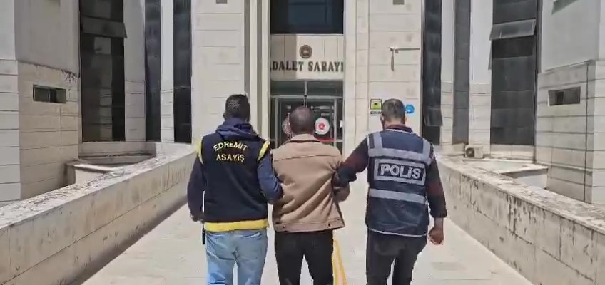 Balıkesir’de 13 yıl 52 ay 15 gün hapis cezası bulunan firari yakalandı Balıkesir’in Edremit ilçesinde çeşitli suçlardan toplamda 13 yıl 52 ay