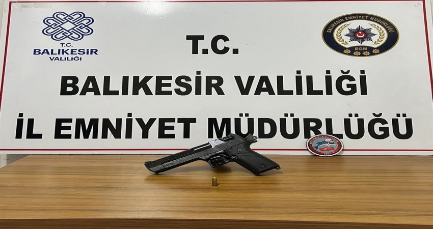 Aranan 33 şahıs yakalandı Balıkesir’de emniyet güçleri tarafından yapılan şüpheli şahıs ve araçlara yönelik