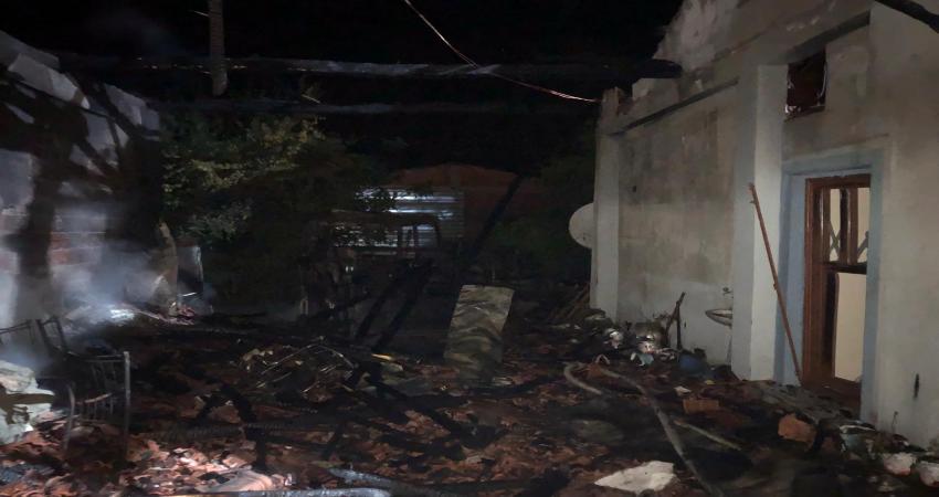 GÖNEN’DE EV YANGINI: MADDİ HASAR BÜYÜK Balıkesir’in Gönen ilçesinde bulunan müstakil evde çıkan yangın büyük maddi