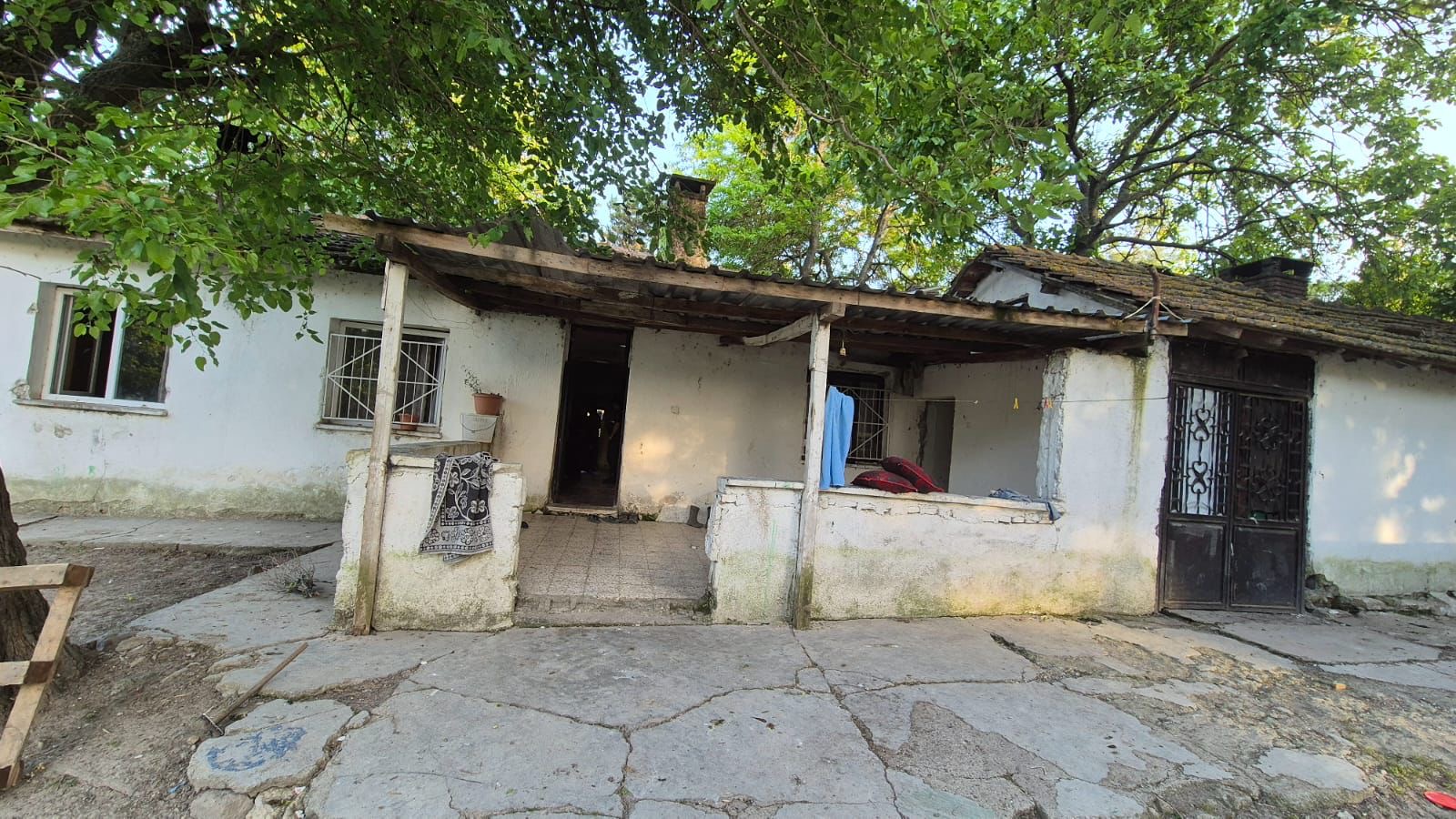 SUSURLUK’TA TABANCAYLA OYNAYAN ÇOCUK ABLASINI VURDU Balıkesir’in Susurluk ilçesinde 13 yaşındaki çocuk, babasına ait ruhsatsız tabancayla