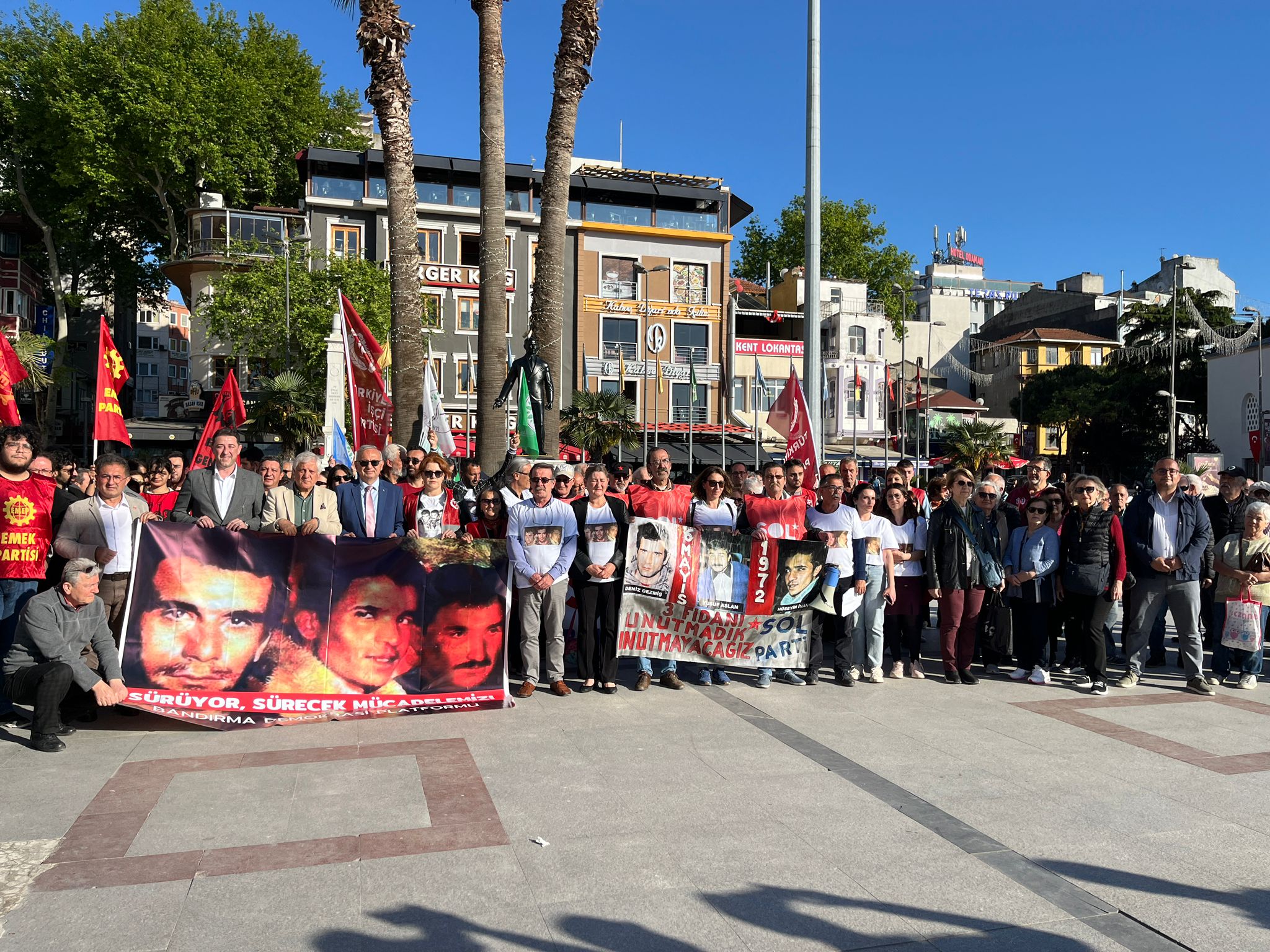 DENİZ GEZMİŞ VE ARKADAŞLARI BANDIRMA’DA ANILDI 68 kuşağının önde gelen devrimci önderleri olan Deniz Gezmiş, Hüseyin