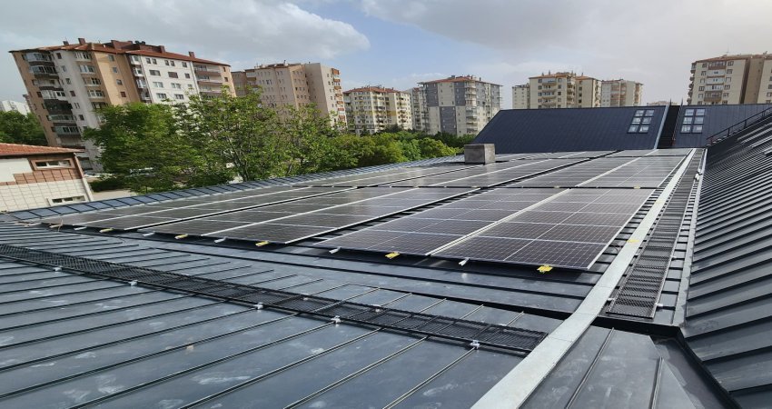 Güneş Enerji Sistemleri: Temiz Enerjinin Geleceği Güneş enerji sistemleri, yenilenebilir enerji kaynaklarının en popülerlerinden biridir. Bu