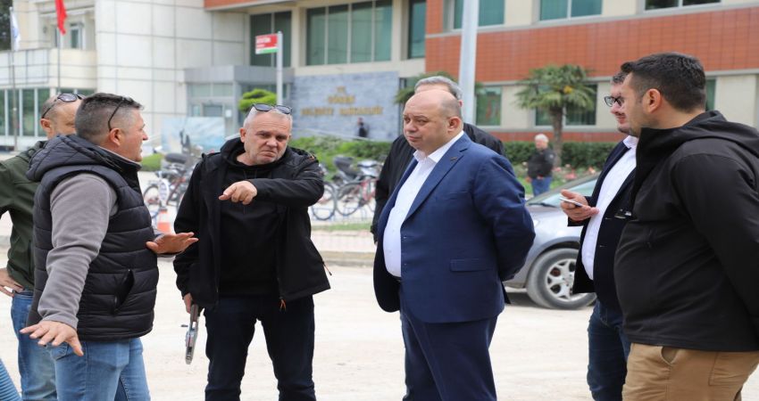 Gönen Belediyesi, Işık Caddesinde Kapsamlı Yenileme Çalışmalarına Başladı Gönen Belediyesi, şehrin önemli noktalarından biri olan Işık Caddesi’nde kapsamlı