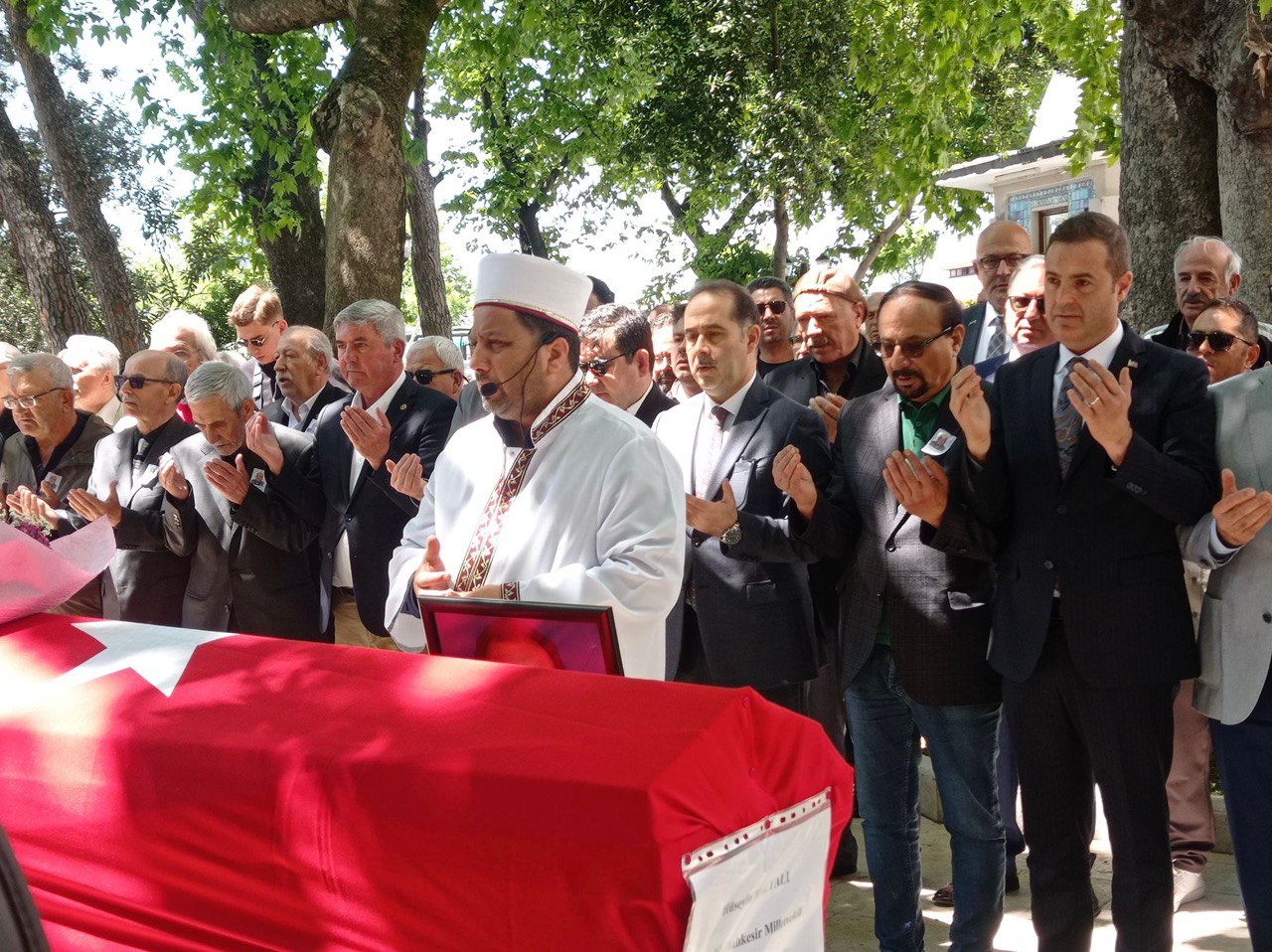 19. DÖNEM MİLLETVEKİLİ HÜSEYİN BALYALI SON YOLCULUĞUNA UĞURLANDI Geçtiğimiz gün hayatını kaybeden 19. Dönem Balıkesir Milletvekili Hüseyin Balyalı,
