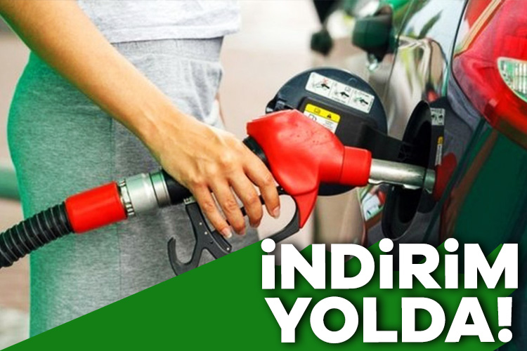 Akaryakıt fiyatlarına indirim geliyor. Benzin fiyatlarına yapılacak bu indirim cumartesi
