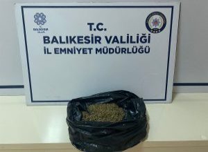 Balıkesir’in Bandırma ilçesinde bir araca yönelik yapılan operasyon sonucu uyuşturucu