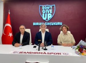 Bandırmaspor, Teknik Direktör Mustafa Gürsel ile 3 yıllık anlaşma imzalandı.