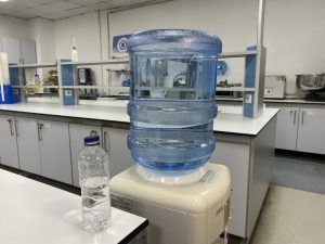 Güneşe maruz kalan damacana ve pet şişelerdeki suların tüketiminin insan