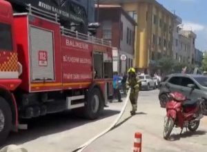 Balıkesir’in Gönen ilçesinde bir telekomünikasyon şirketi binasında çıkan yangın büyümeden