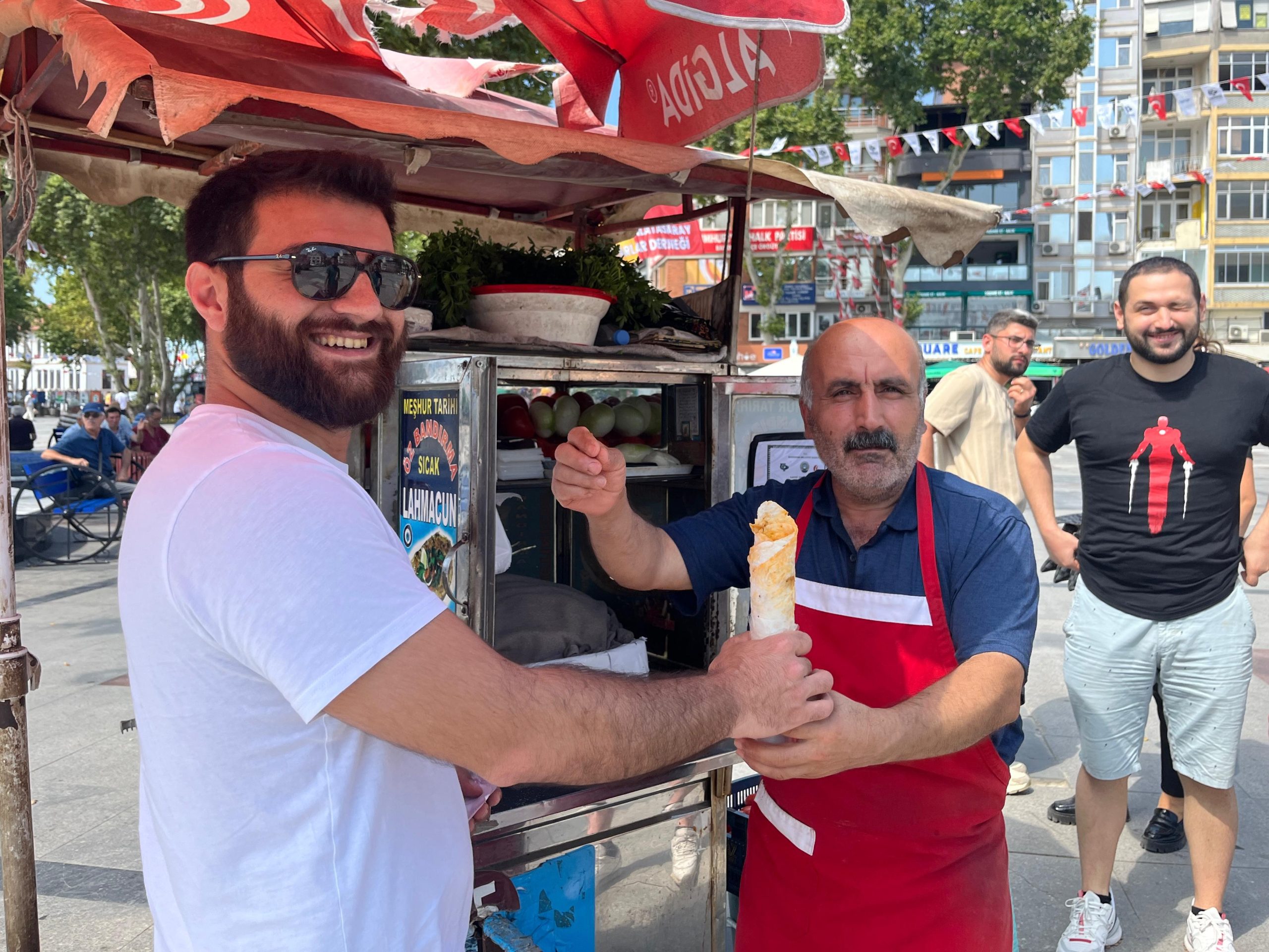 Balıkesir’in Bandırma ilçesinde yarım asırlık gelenekle hazırlanan ve satılan sokak