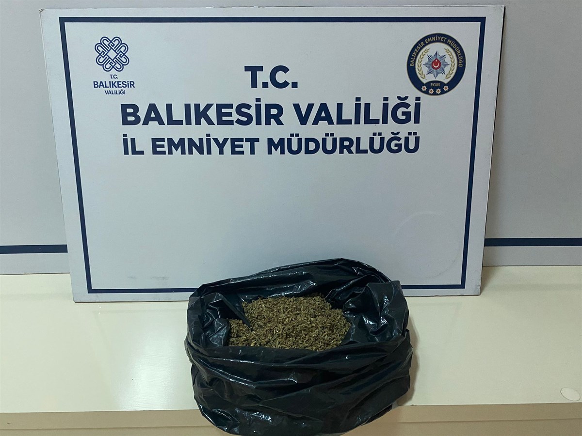 Balıkesir’in Bandırma ilçesinde bir araca yönelik yapılan operasyon sonucu uyuşturucu