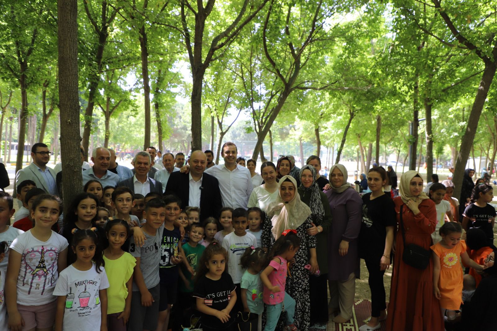 AHMET AKIN GÖNEN’DE HALKA BULUŞTU Balıkesir Büyükşehir Belediye Başkanı Ahmet Akın, Gönen’de Halk Günü etkinliğine