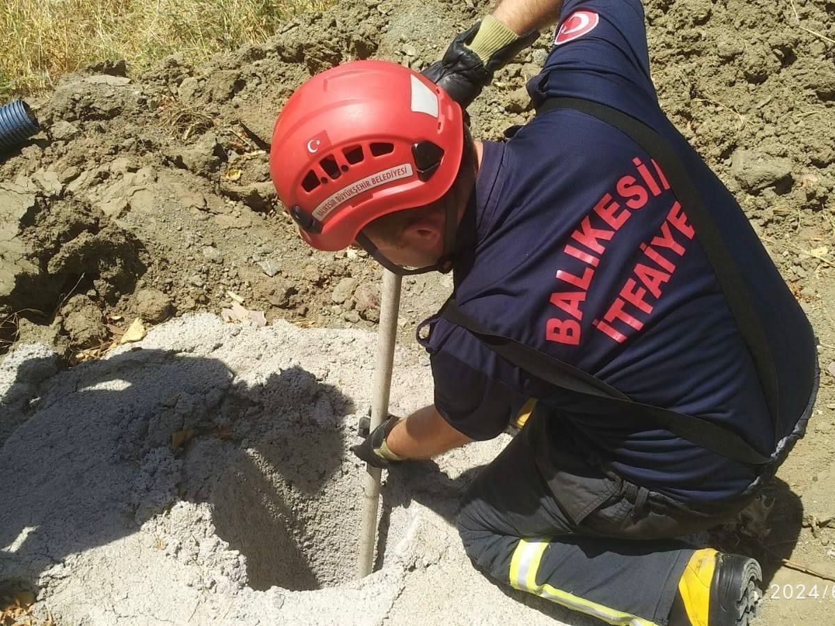ERDEK’TE ÇUKURA DÜŞEN YAVRU DOMUZUN İMDADINA İTFAİYE YETİŞTİ Balıkesir’in Erdek ilçesinde çukura düşen yavru domuz itfaiye ekipleri tarafından