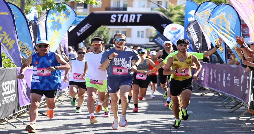AVŞA MARATONU YİNE NEFES KESTİ Balıkesir’in Avşa ilçesinde, 4. kez düzenlenen “Uluslararası Avşa Yarı Maratonu”