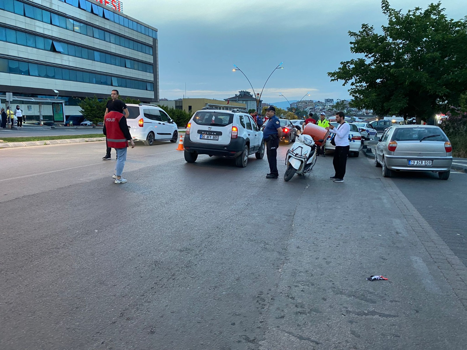 BANDIRMA’DA GENİŞ ÇAPLI HUZUR UYGULAMASI Balıkesir’in Bandırma ilçesinde şok asayiş, trafik, narkotik ve huzur uygulaması