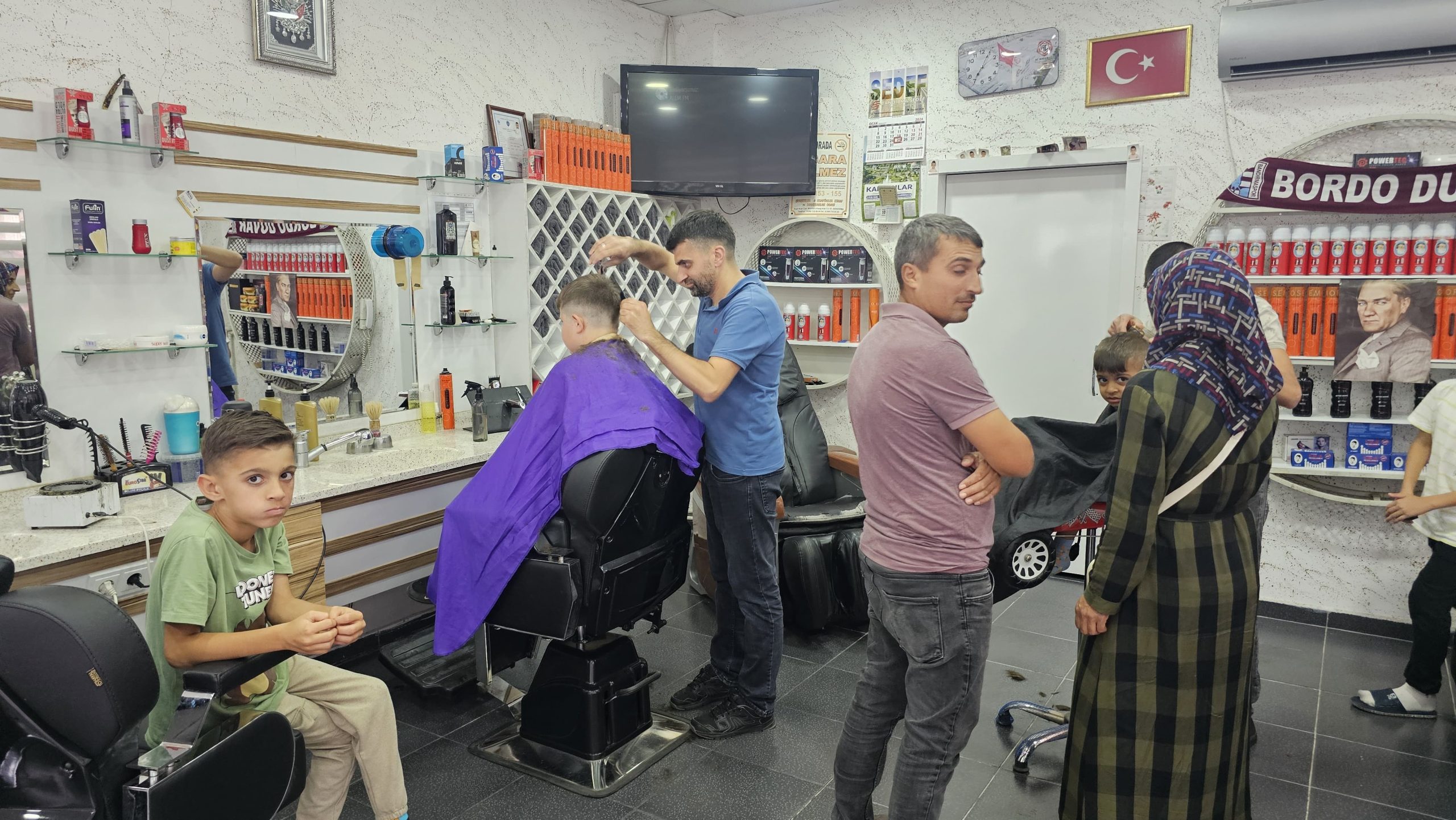 Balıkesir’in Bandırma ilçesinde Kurban Bayramı’nın yaklaşması ile birlikte kuaför ve