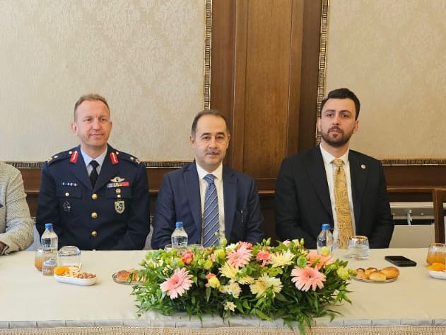 Bandırma’da Kurban Bayramı dolayısıyla protokol bayramlaşması gerçekleştirildi. Bandırma’da, Belediye Nikah