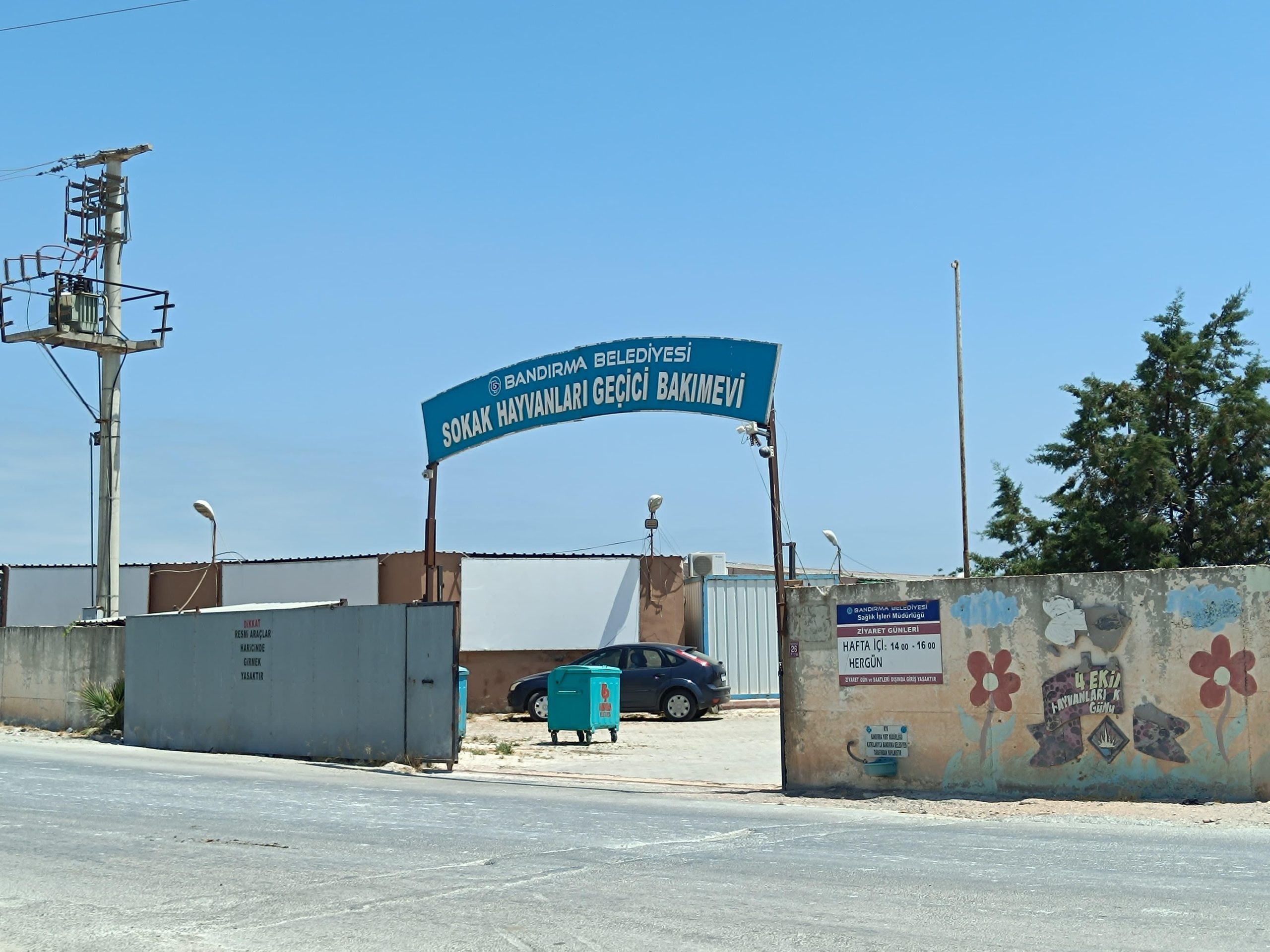 Bandırma Belediyesi’ne ait Sokak Hayvanları Geçici Bakımevi’ndeki koşulların uygun olmadığı