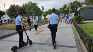 Bandırma İlçe Emniyet Müdürlüğüne bağlı scooterlı polis timleri, sahillerin güvenlik