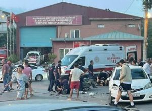 Balıkesir’in Erdek ilçesinin girişinde, trafik sinyalizasyon sistemi bulunmaması nedeniyle yıllardır