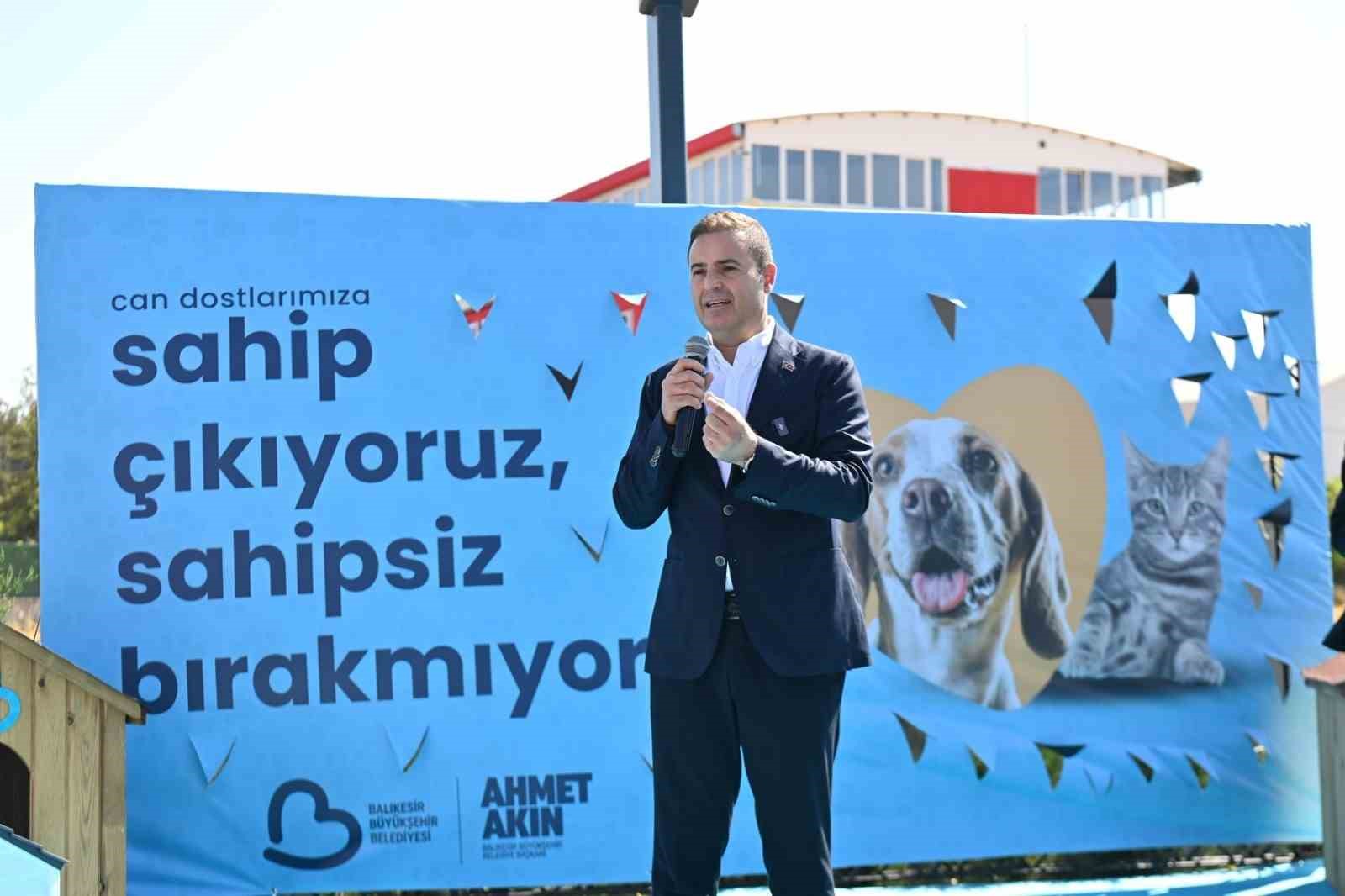 Başkan Ahmet Akın, 2 can dosta yuva oldu Balıkesir Büyükşehir Belediye Başkanı Ahmet Akın “Sahip çıkıyoruz, sahipsiz bırakmıyoruz”