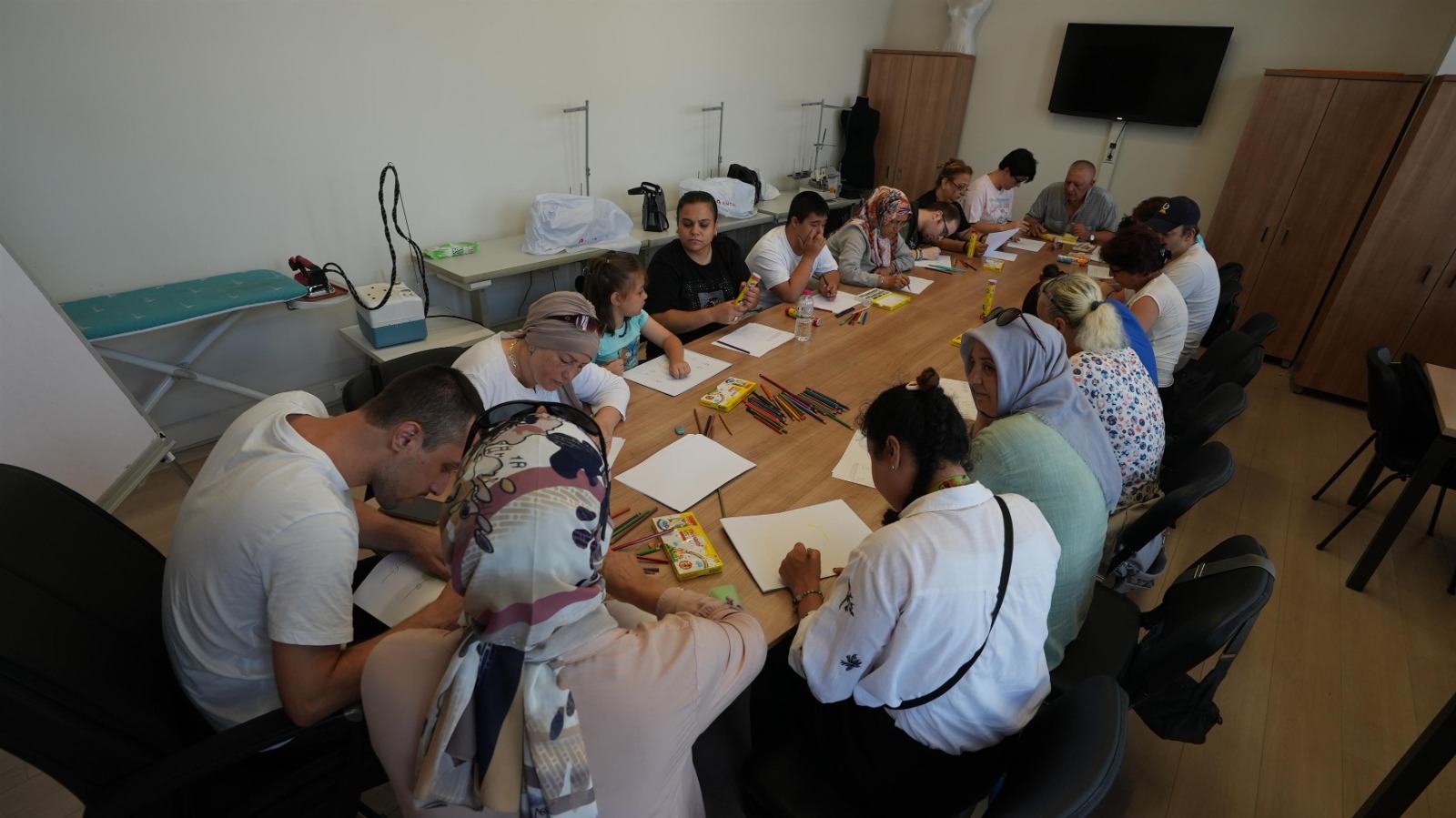 ÖZEL GEREKSİNİMLİ BİREYLER, YETENEKLERİNİ BALMEK’LE KEŞFEDİYOR Balıkesir Büyükşehir Belediyesi BALMEK Bandırma Şubesinde özel gereksinimli bireylerin; motor,