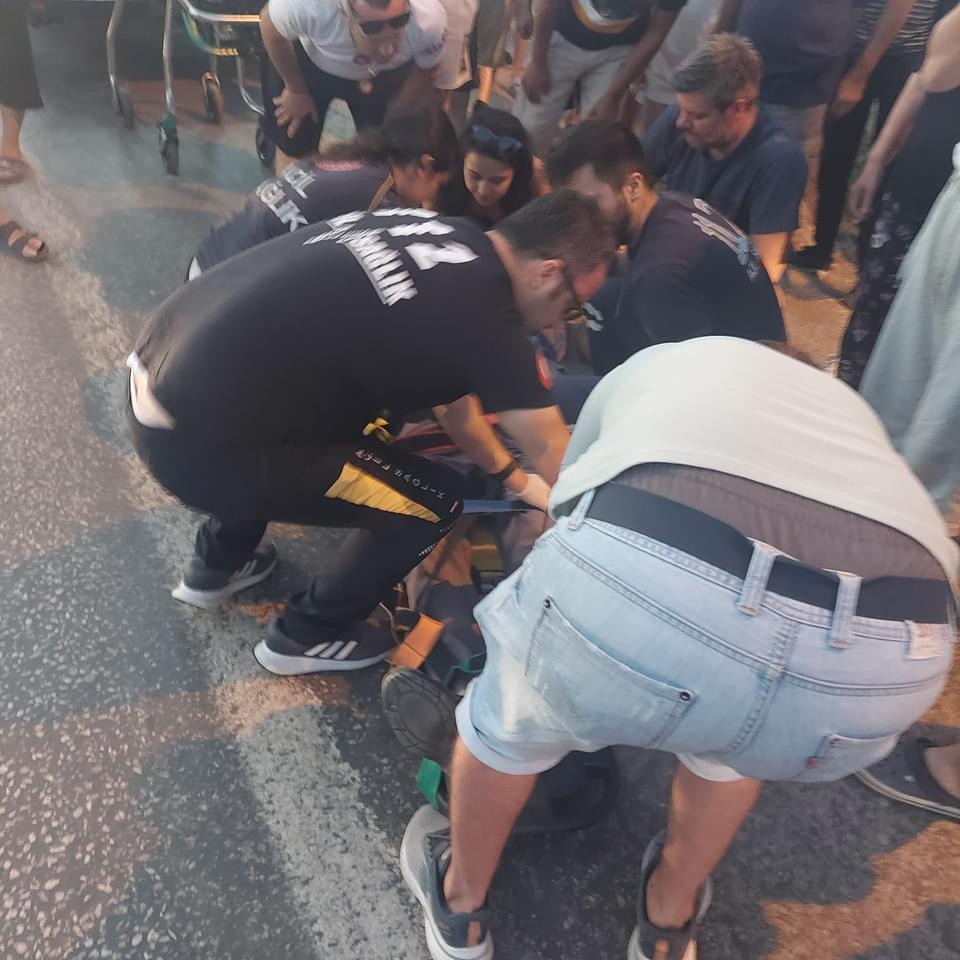 Erdek’te skuter kazası: 15 yaşındaki genç yayayı yaraladı Balıkesir’in Erdek ilçesindeki kazada, skuter kullanan A.Y. (15), yaya geçidinden