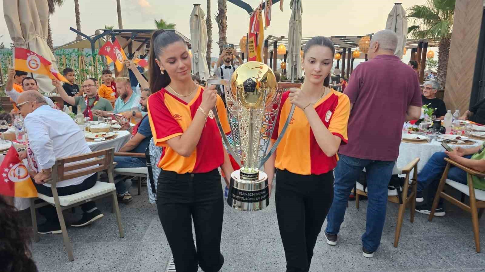 Bandırma Galatasaray Taraftar Derneği, Parmos Otel’de 24. şampiyonluk gecesi kutlaması
