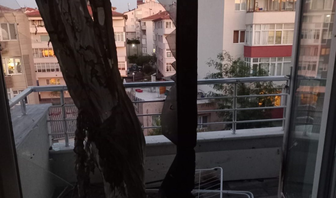 Bandırma’da Doğalgaz Patlaması, 1 yaralı Balıkesir'in Bandırma ilçesinde bir apartman dairesinde meydana gelen doğalgaz patlamasında