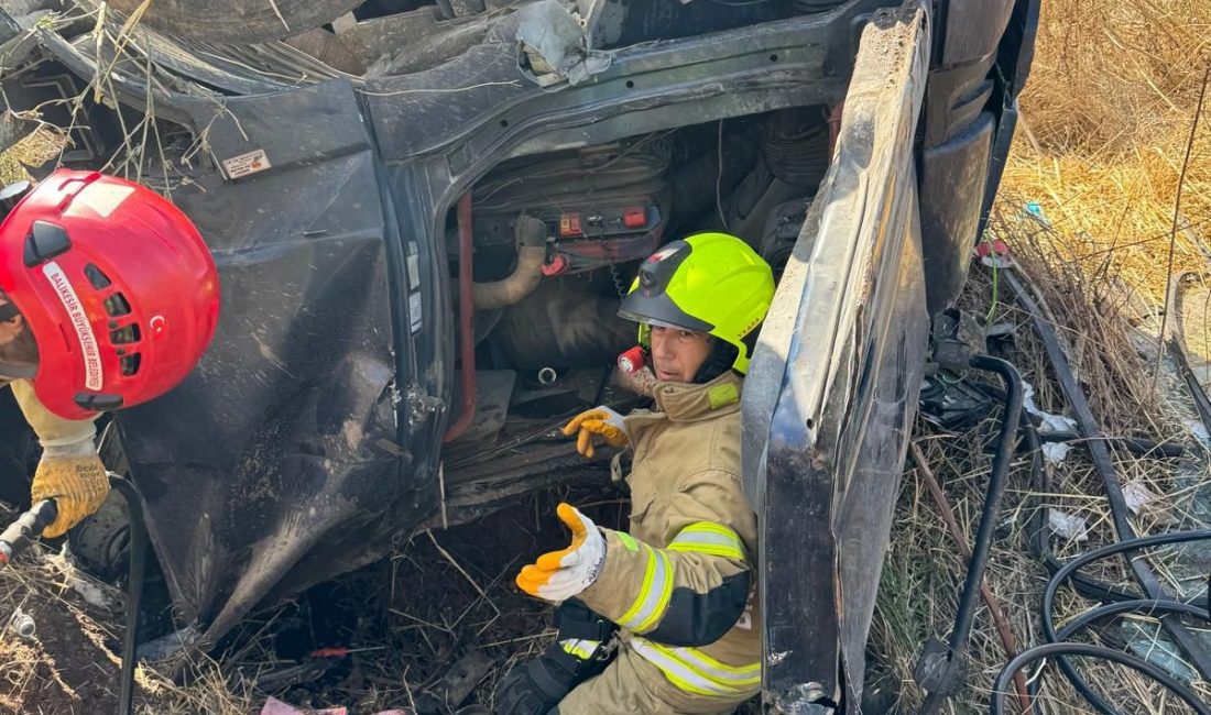 Bandırma’da kamyon şarampole uçtu 1 kişi yaralandı Balıkesir'in Bandırma ilçesi Edincik yol kavşağında, şarampole uçan kamyon sürücüsü