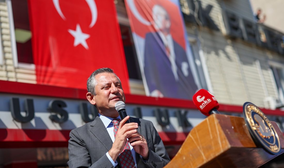 CHP Genel Başkanı Özgür Özel, Susurluk'ta vatandaşlarla bir araya geldi.