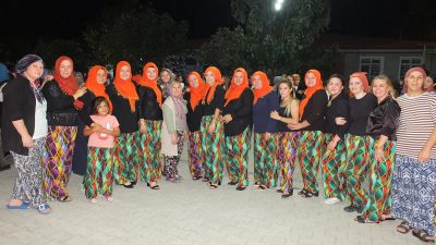 Balıkesir'in Burhaniye ilçesinde, ilk kez düzenlenen şalvar eğlencesi büyük ilgi