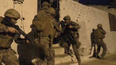 Balıkesir merkezli İstanbul ve Bursa’da 300 polisin katılımıyla yapılan, helikopter