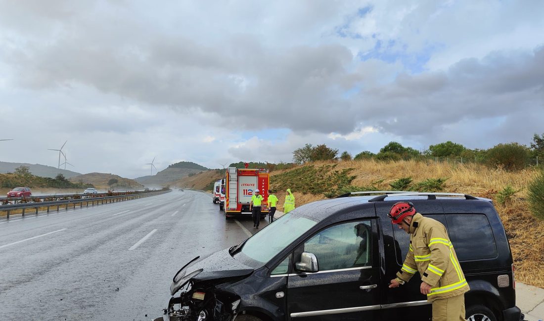 Susurluk’ta trafik kazasında 3 kişi yaralandı Balıkesir'in Susurluk ilçesinde yağış nedeniyle kayganlaşan yolda meydana gelen trafik