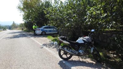 Ocaklar-Erdek yolunda motosikletin çarptığı 80 yaşındaki kişi yaralandı.