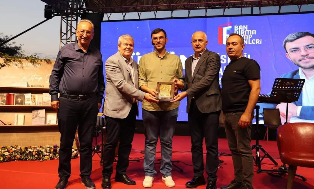 Bandırma Belediyesi tarafından düzenlenen Kitap Günleri, son gününde coşku dolu