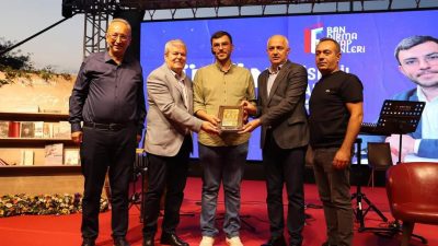 Bandırma Belediyesi tarafından düzenlenen Kitap Günleri, son gününde coşku dolu