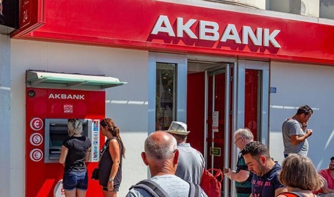 Bazı Akbank müşterileri olduğu iddia edilen kişiler sosyal medya hesabından