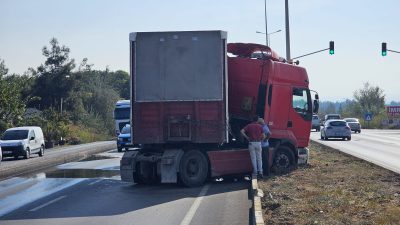 Bandırma-Çanakkale çıkışı, yeni hastane kavşağında sabah saatlerinde meydana gelen tır