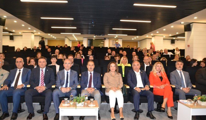 Bandırma Ticaret Odası’nda Coğrafi İşaretler bilgilendirme konferansı gerçekleştirildi Bandırma Ticaret Odası öncülüğünde, Ticaret Odası Salonunda gerçekleştirilen coğrafi işaret