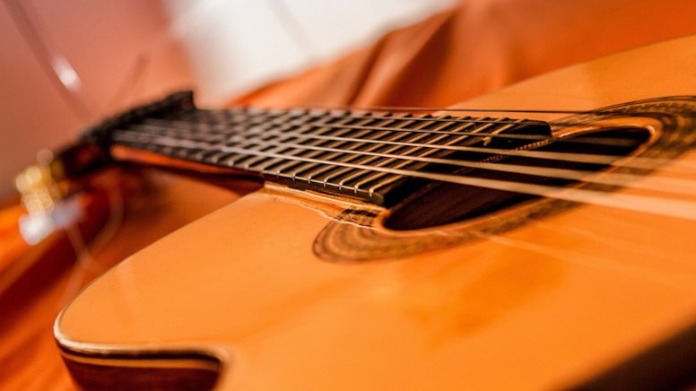 Bandırma’da AYM’den gitar kararı AYM, Bandırma cezaevindeki bir hükümlüye gitarının verilmemesi nedeniyle başvurucuya tazminat