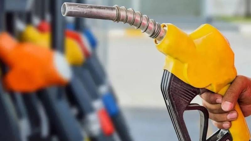 Benzin ve motorine zam geldi Döviz kuru ve petrol fiyatlarındaki hareketlilik ile vergilere yapılan zamlar