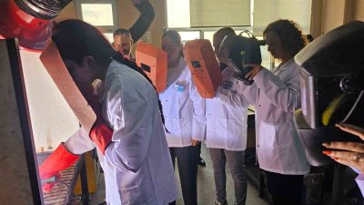 Balıkesir’in Bandırma ilçesinde, istihdam garantili kursa katılan kadınlar kaynak ustası