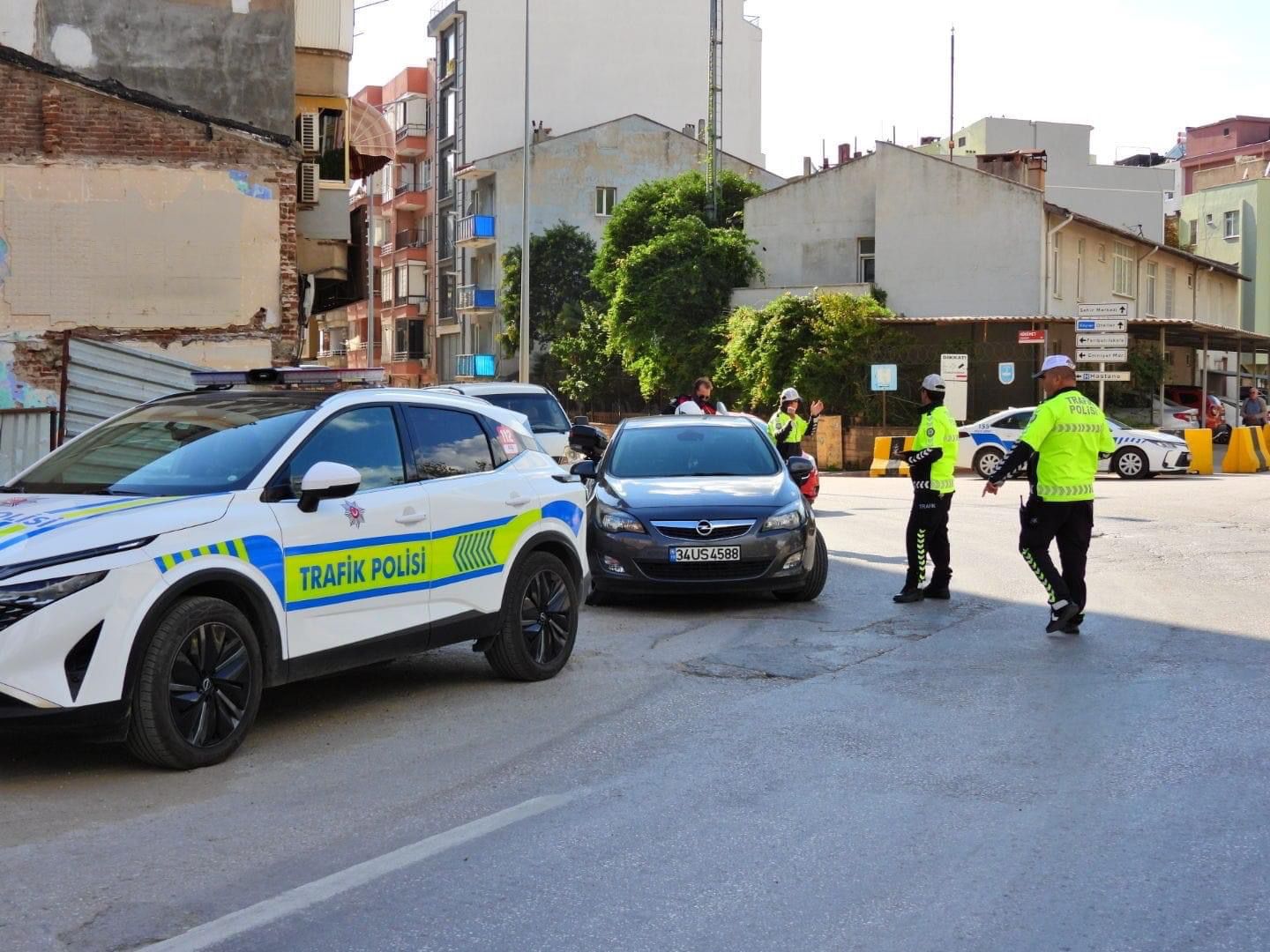 Balıkesir'in Erdek ilçesinde motosiklet, motorlu bisiklet ve elektrikli bisiklet sürücülerinin