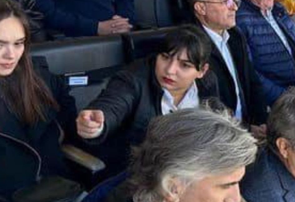 Balıkesir'in Bandırma ilçesinde Bandırma CHP Gençlik Kolları Başkanı Cemile Çetinkaya,
